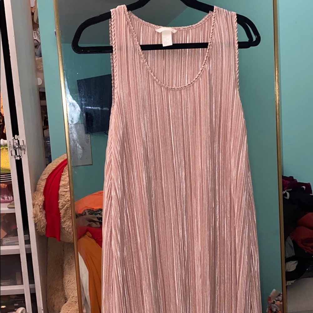 Pale pink Full pleaded straight line dress